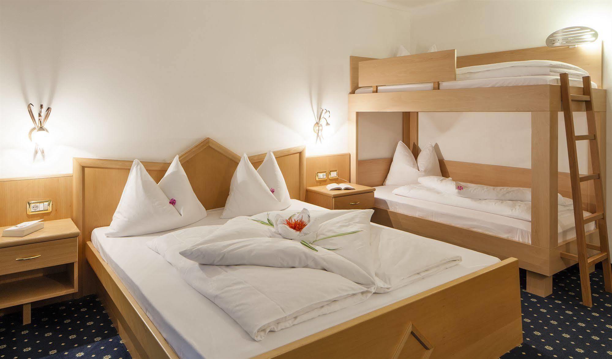 ברנרו Hotel Bergkristall מראה חיצוני תמונה